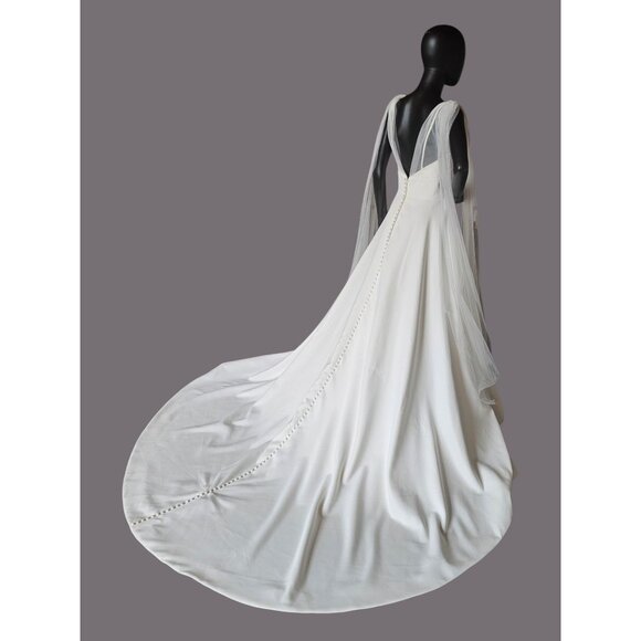 NWOT Ivory Plunge V-Neck Tulle Arm Detail Wedding Gown - Amy & Eve - Picture 9 of 12